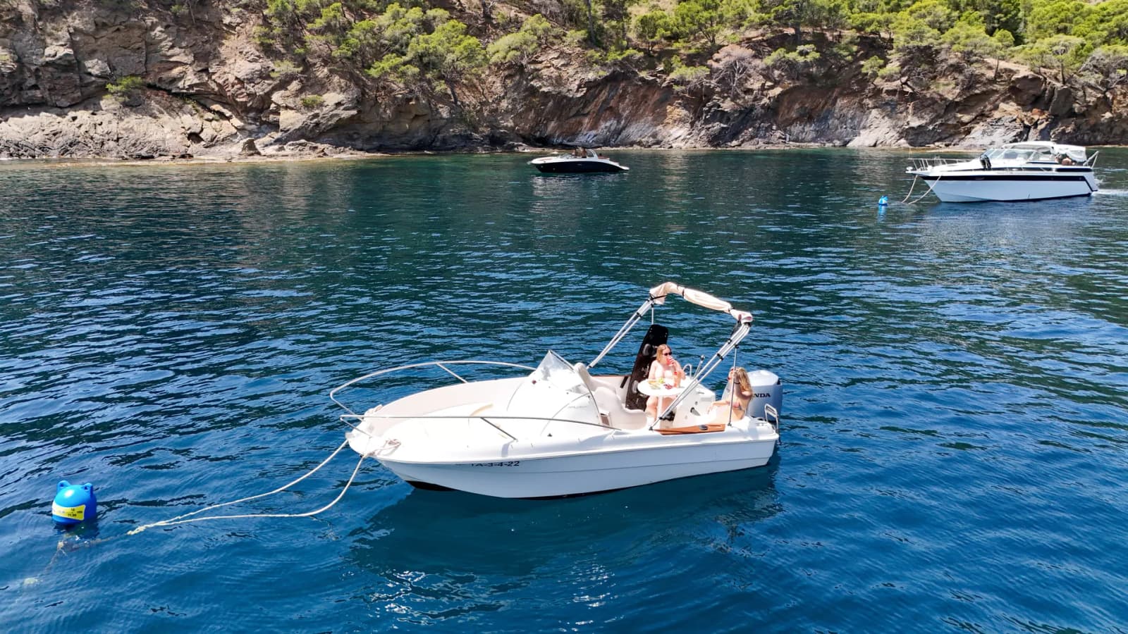 with licence boat in Roses — Reineta (Jeanneau 595)