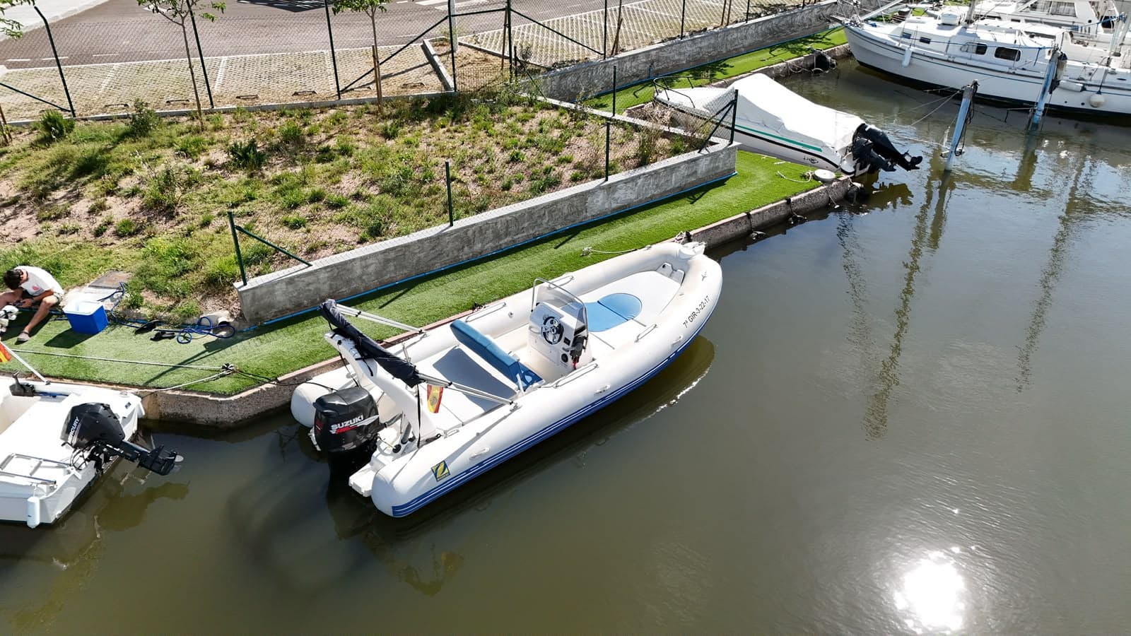 Orange Kiwi 620 (Zodiac) motorboat for rental on the Costa Brava