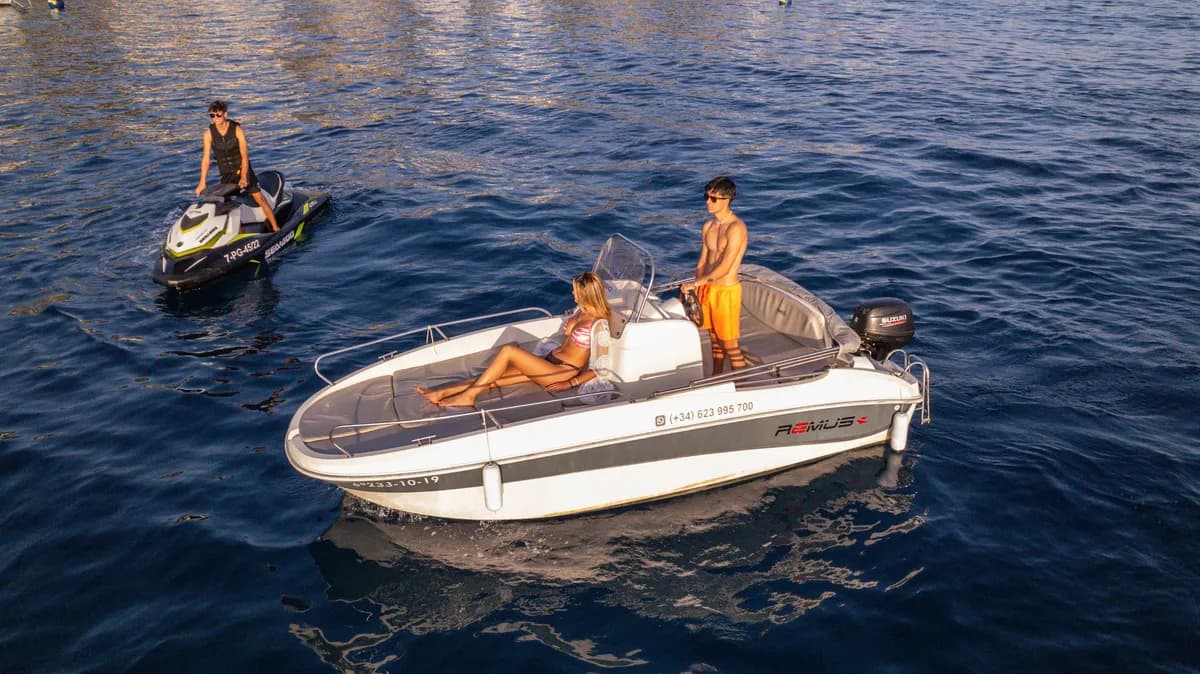 no licence boat in Roses — Remus 450